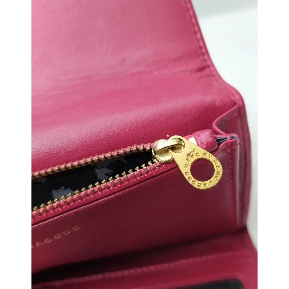 Marc by Marc Jacobs Red Leather Turnlock Credit Card ID Windows Trifold Wallet